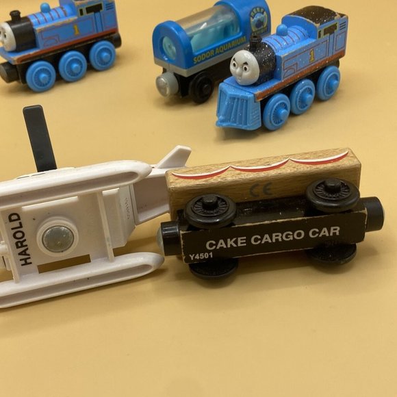 Thomas The Tank Engine - Wooden Railway Lot 7 - Wear To paint - Harold Aquarium - Picture 4 of 8